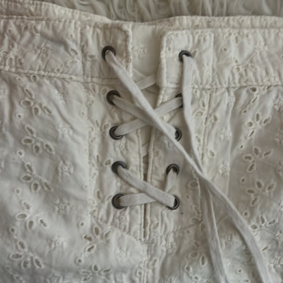 Alice + Olivia shorts PLUS Society Amuse Lace shorts - Picture 7 of 8